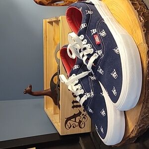 New- Vans Kader tennis shoe size 8- no-tag